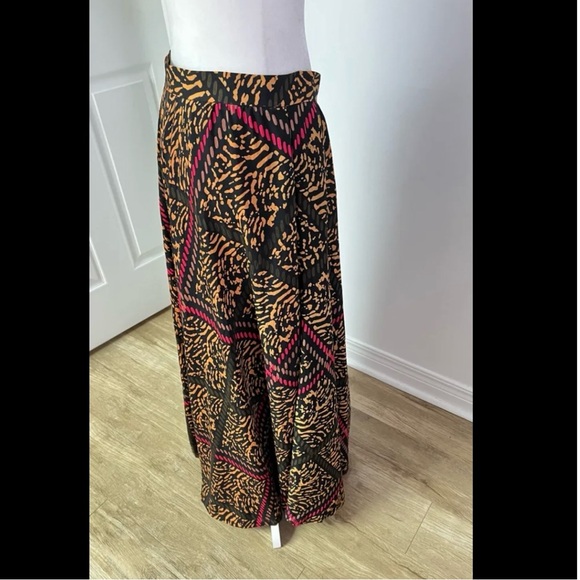 🇨🇦 Vintage ’90s A-Line Maxi Skirt – Red, Brown & Caramel Abstract on Black - Picture 6 of 16